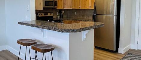 Microondas, horno, parrilla de estufa y lavavajillas