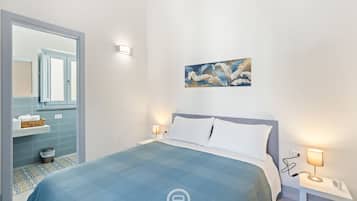 1 bedroom, bed sheets