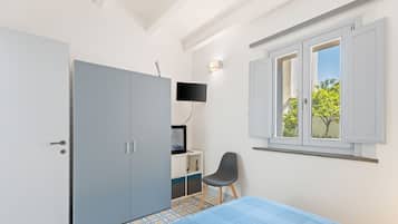 1 bedroom, bed sheets