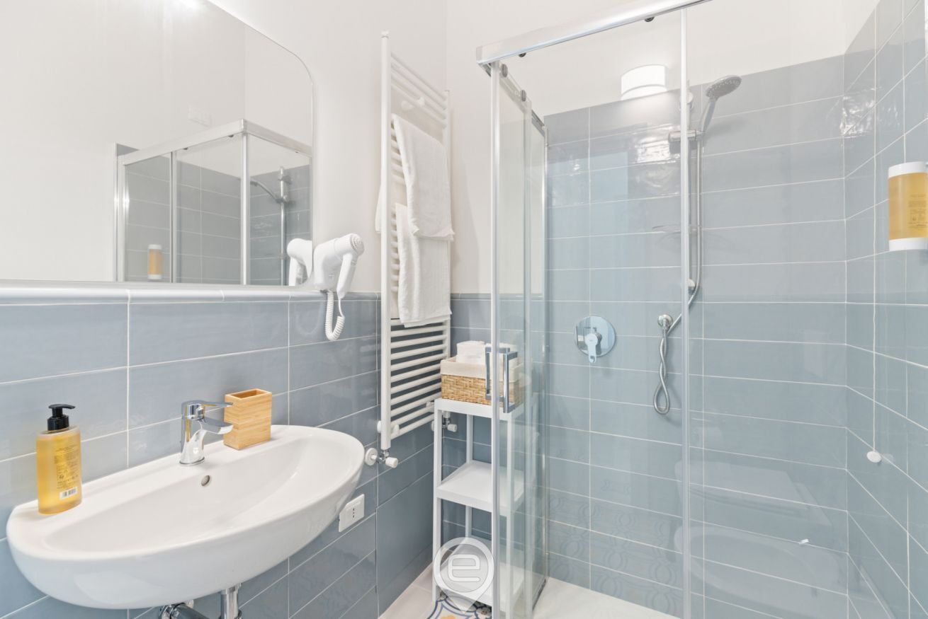 Dusche, Haartrockner, Bidet, Handtücher