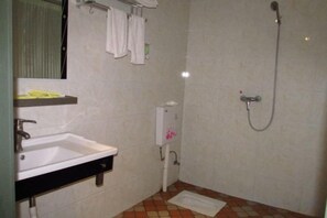 Bathroom - Jiazhou Hotel (Chongqing Yiyuan) (Chongqing)