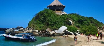 City-view apt, 2BR, 3 baths, Wi-Fi, 3 A/C, pool, gym, wifi, Netflix, Disney+.