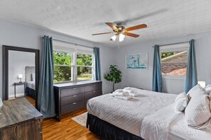 4 bedrooms, iron/ironing board, travel cot, free WiFi - Poolside Playhouse | Hot Tub | Near Wrights. Beac (Wilmington)