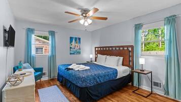 4 bedrooms, iron/ironing board, internet, bed sheets