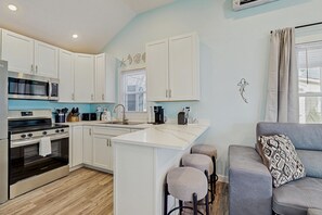 Refrigerador, microondas, horno, placa de cocina