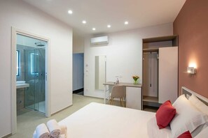 Suite 1 | เครื่องนอนระดับพรีเมียม, ผ้านวมขนเป็ด, เตียงเมมโมรีโฟม, มินิบาร์