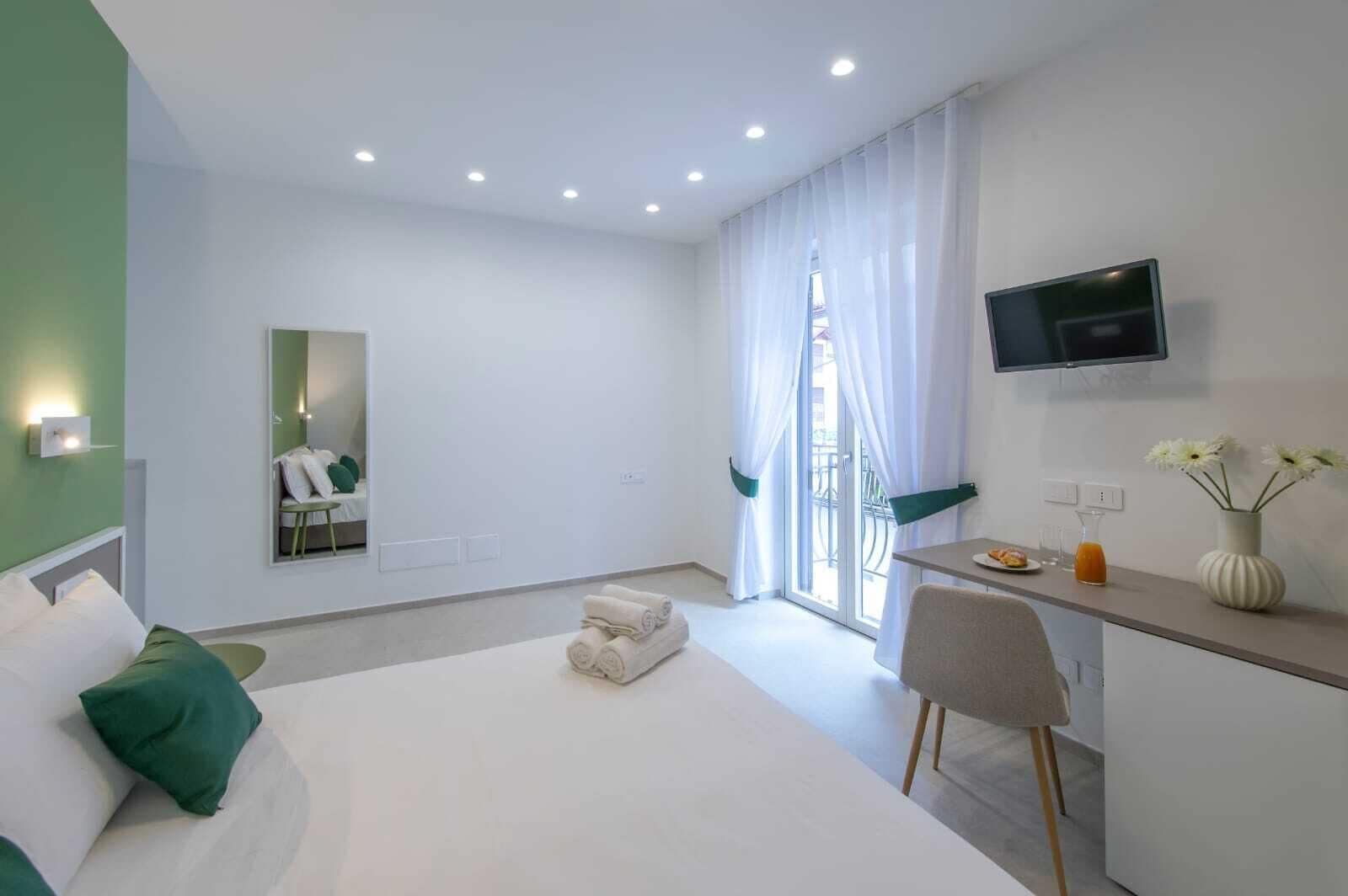 Suite 3 con Balcone | 高級寢具、羽絨被、記憶床墊、迷你吧