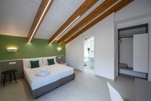 Suite 4 con balcone | เครื่องนอนระดับพรีเมียม, ผ้านวมขนเป็ด, เตียงเมมโมรีโฟม, มินิบาร์