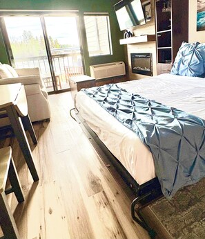 In-room safe, free WiFi, bed sheets