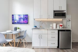 Microwave, oven, stovetop, dishwasher - Condotel Broadway-E Jefferson-Close to Convention (Seattle)