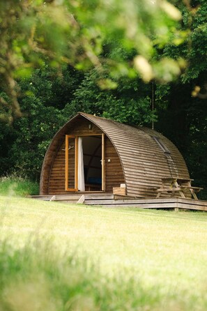 Exterior - Cosy Rural Cabin With Ensuite without Pergola (Chawton)