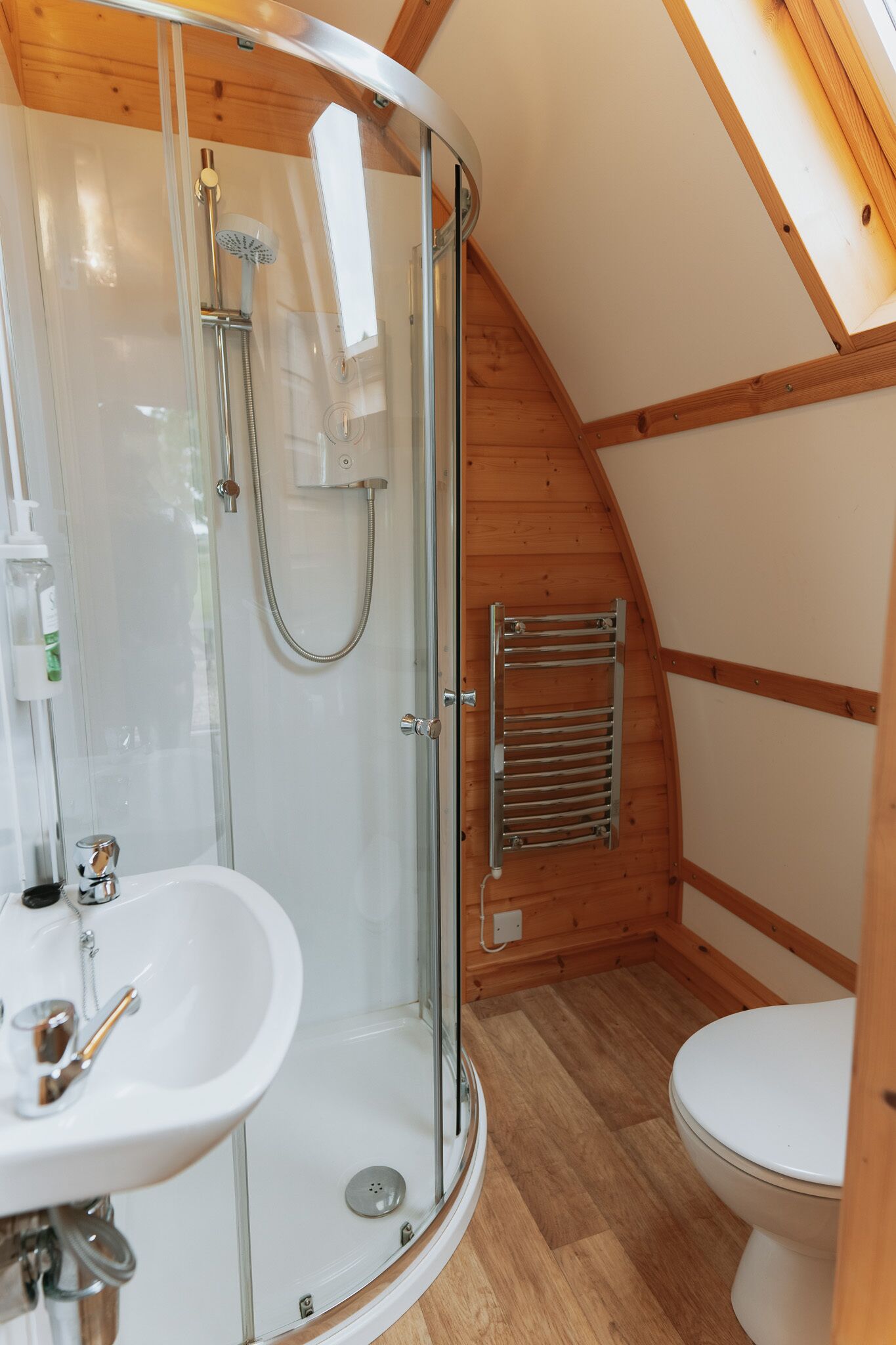 Douche, savon, papier de toilette