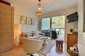 Fernseher, Stereoanlage