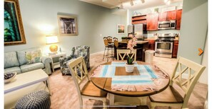 패밀리 콘도, 해변 전망 | 암막 커튼, 방음 설비, 무료 WiFi