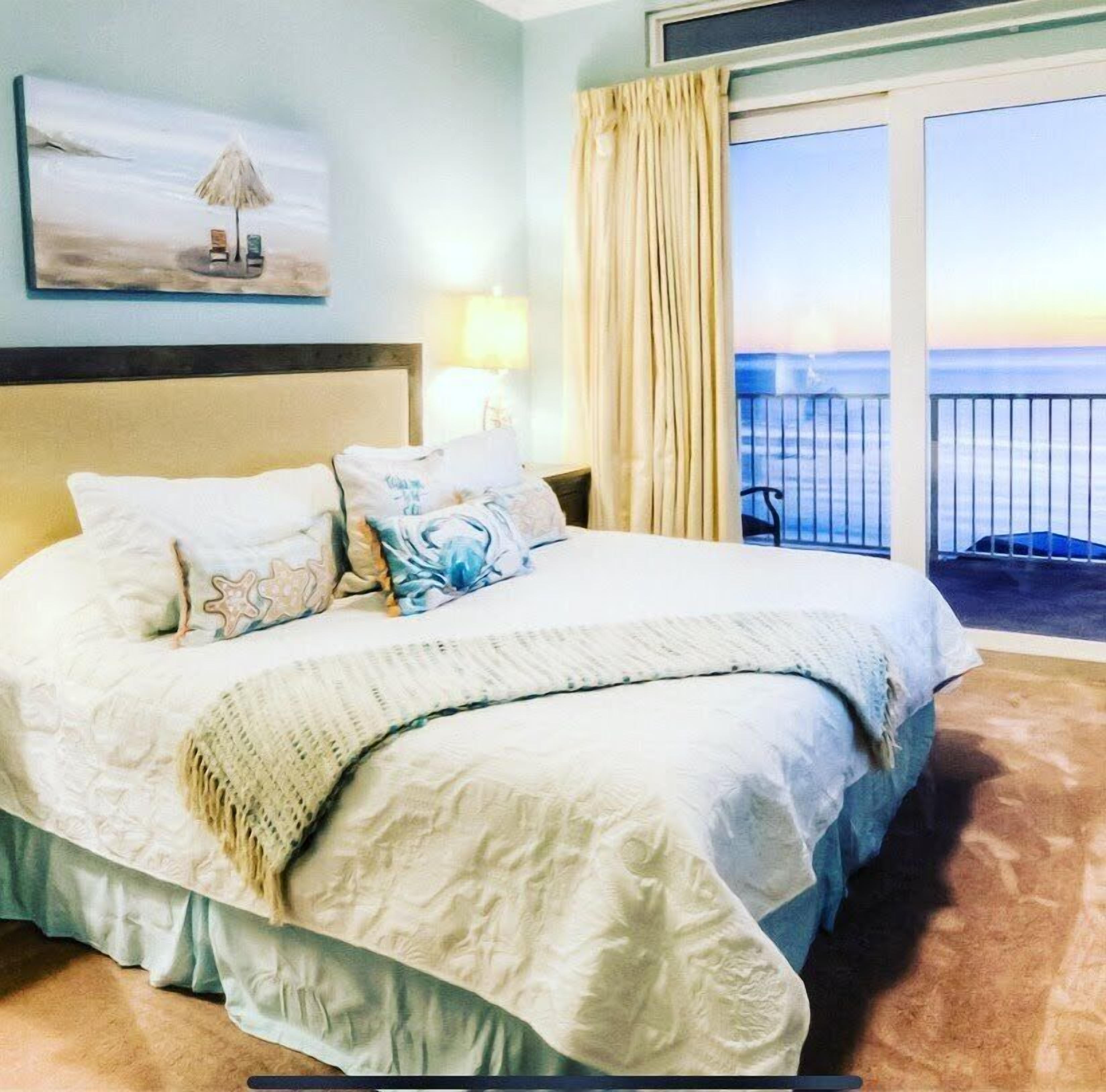 Blackout curtains, soundproofing, free WiFi