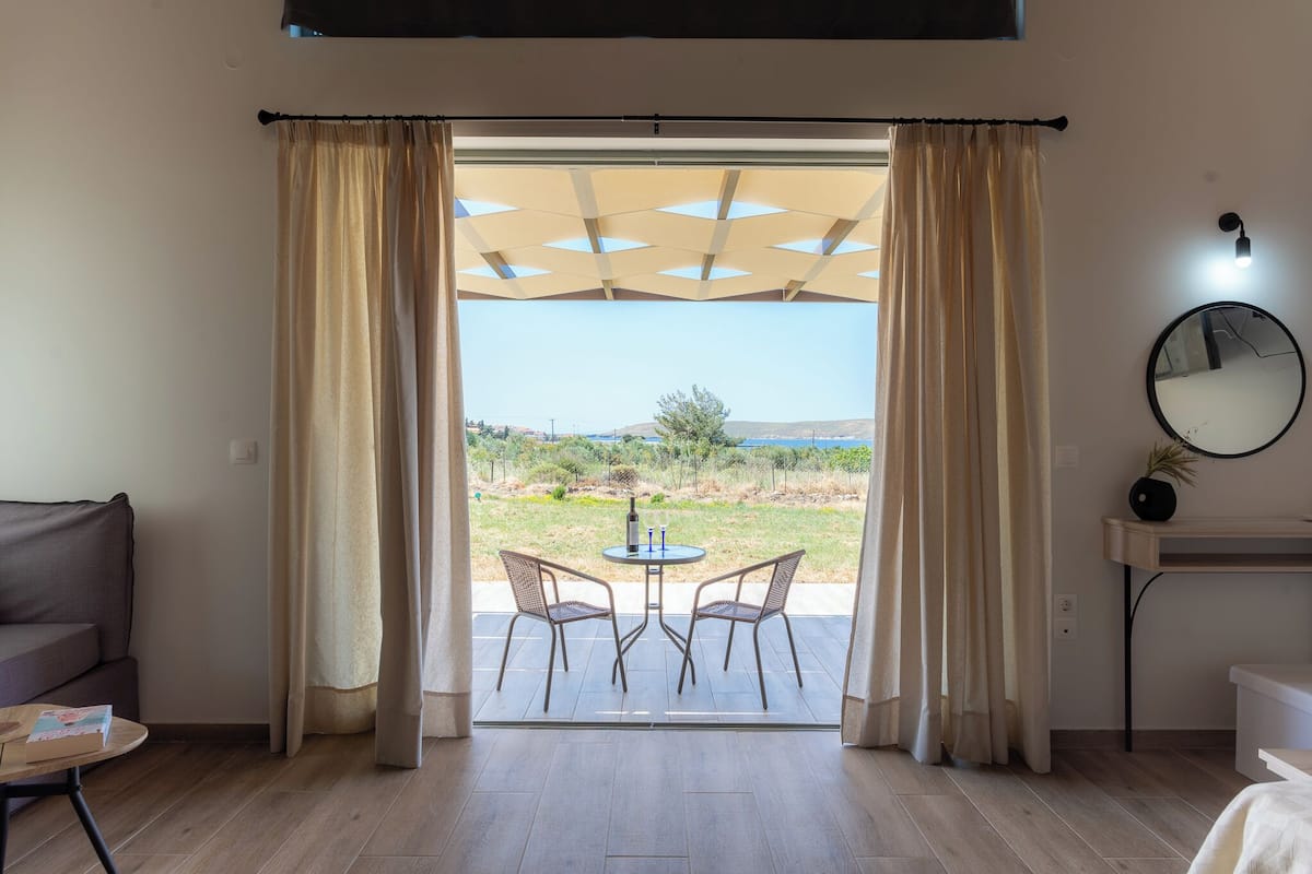 Casa conforto, para não fumantes, vista para o mar | Escrivaninha, espaço de trabalho para notebook