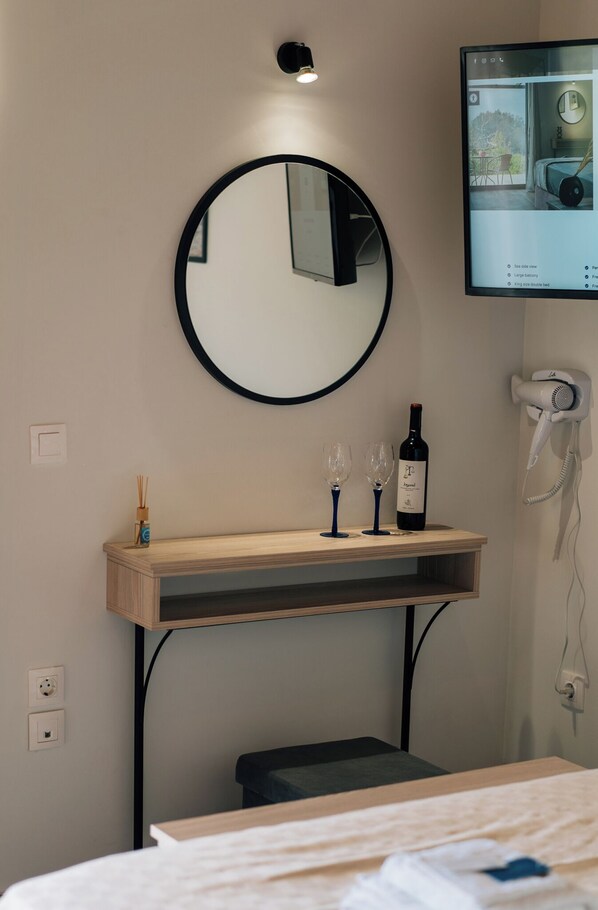 Desk, laptop workspace, iron/ironing board, free WiFi