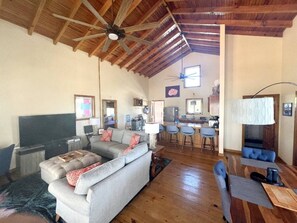 Smart TV, fireplace