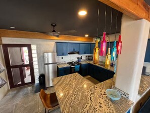 Mikrobølgeovn, ovn og kokeplater