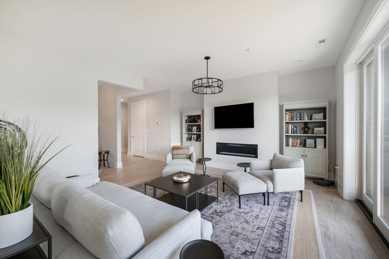 Luxury Downtown Loft, Balcony And Rooftop Bar! - Lynchburg, VA