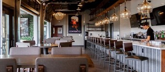 Luxury Downtown Loft, Balcony and Rooftop Bar!