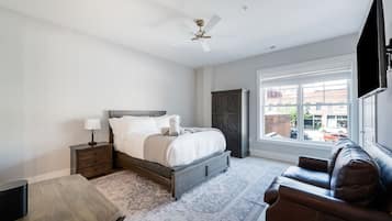 2 bedrooms, desk, iron/ironing board, WiFi