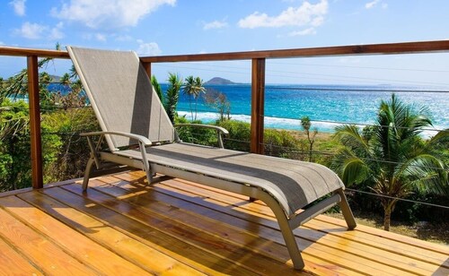 Walk to Beach Villa w/ Stunning Ocean Views