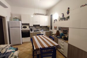 Fridge, oven, dishwasher - M432 – Marcelli, Two-Bedroom Apartment with Garden (Marcelli)