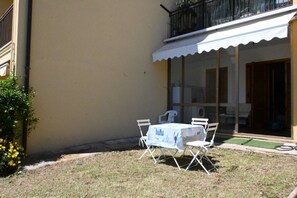 Outdoor dining - N298 - Numana, three-room apartment with garden near the center (Numana)