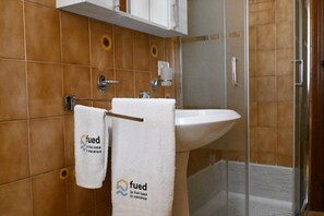 Dusche, Bidet, Handtücher