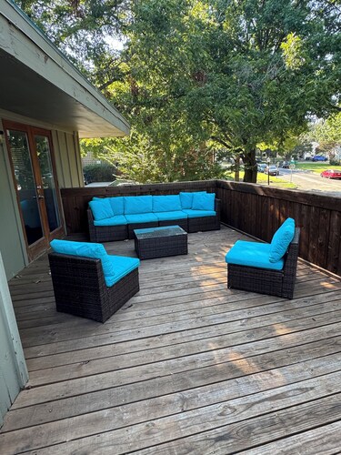 7th Street Modern Loft with Wifi and a Chill Deck