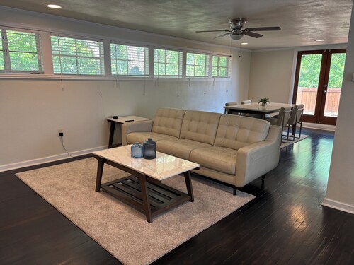 7th Street Modern Loft with Wifi and a Chill Deck