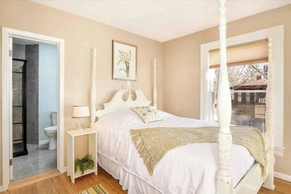 1 slaapkamer, een strijkplank/strijkijzer, reisbedje, gratis wifi