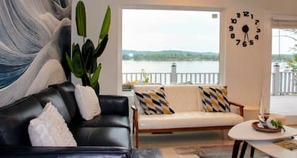 Lakefront Getaway | Sleeps 8+ | Private Pier & Hot Tub
