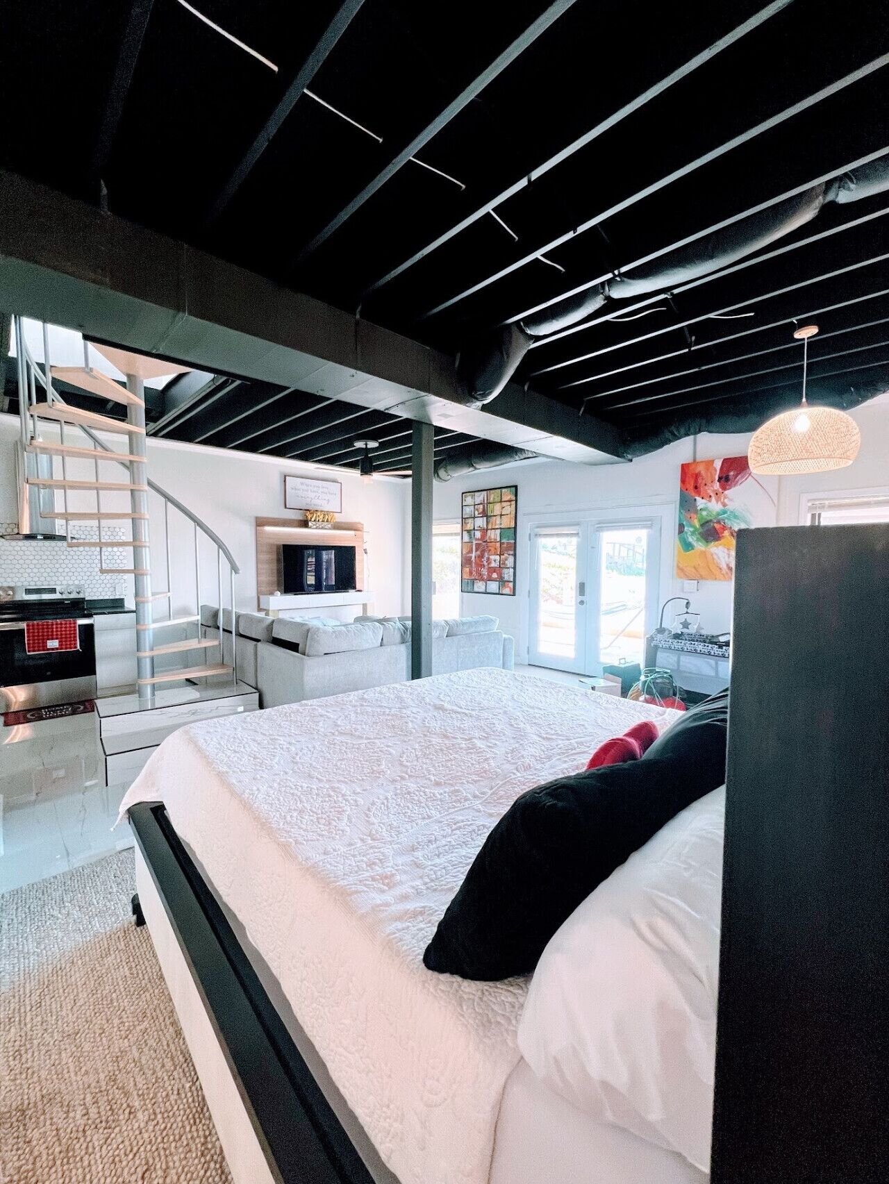 4 chambres, bureau, fer et planche à repasser, lit parapluie