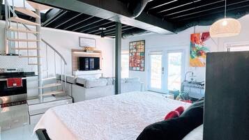 4 chambres, bureau, fer et planche à repasser, lit parapluie