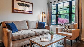 TV connectée, cheminée, jeux vidéo, baby-foot