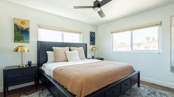 2 Schlafzimmer, Schreibtisch, Bügeleisen/Bügelbrett, Reisekinderbett