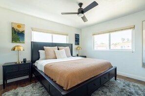 2 Schlafzimmer, Schreibtisch, Bügeleisen/Bügelbrett, Reisekinderbett