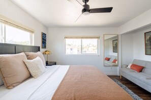 2 chambres, bureau, fer et planche à repasser, lit parapluie