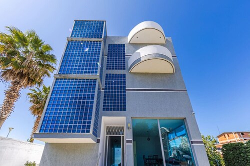 Modern Home with Wifi and Beach Access | Golem