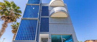 Modern Home with Wifi and Beach Access | Golem