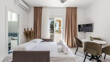 Iron/ironing board, WiFi, bed sheets