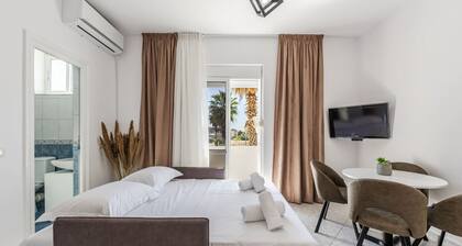 1BR Apartment with Tree Views | Golem by PikHost