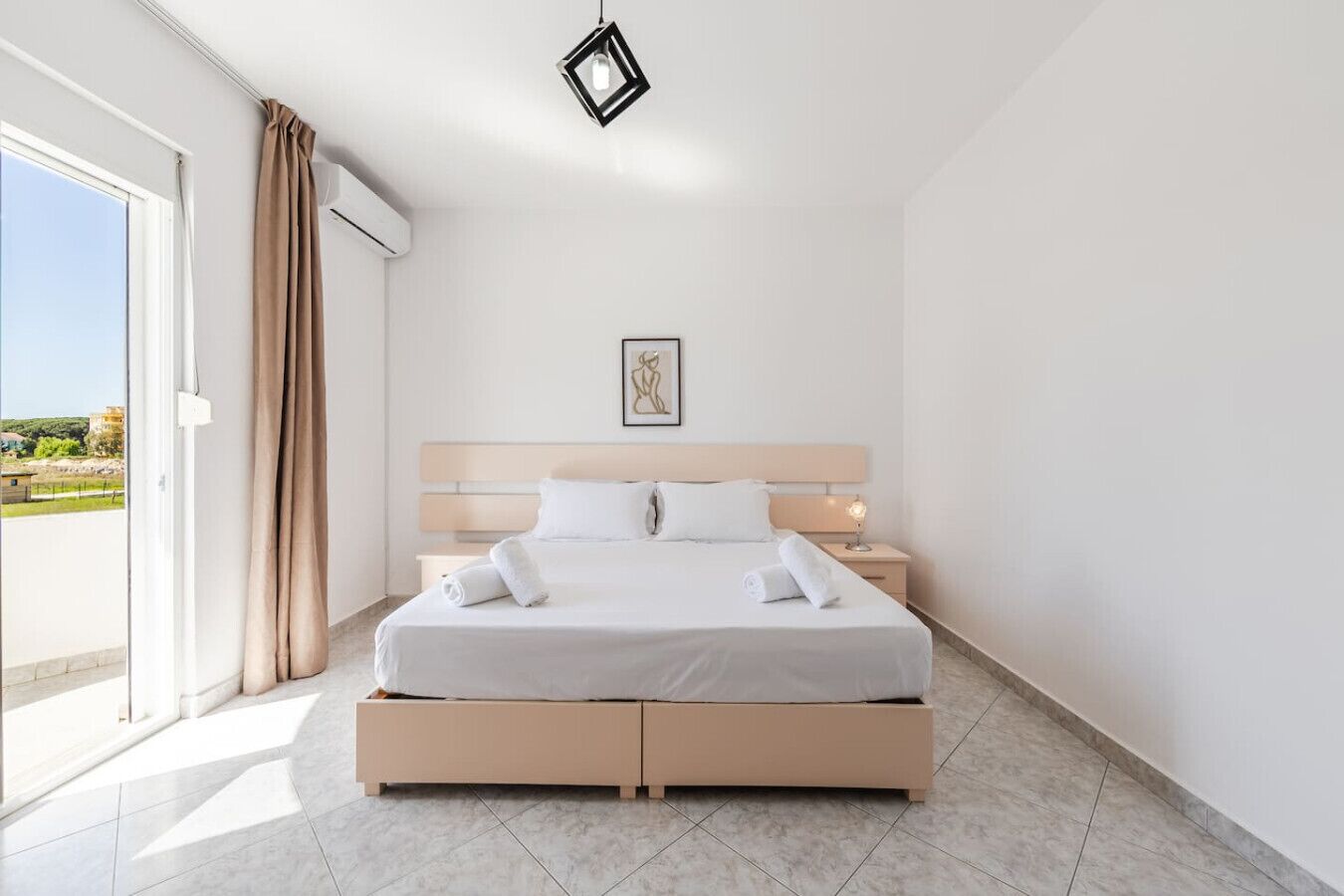 Iron/ironing board, WiFi, bed sheets