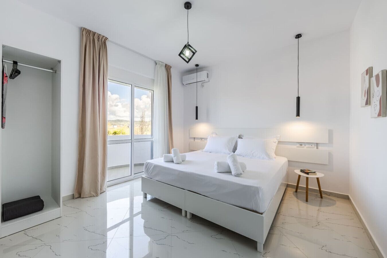 1 dormitori, planxa i posts de planxar, wifi i roba de llit 