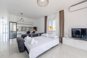 1 chambre, fer et planche à repasser, Wi-Fi, literie fournie