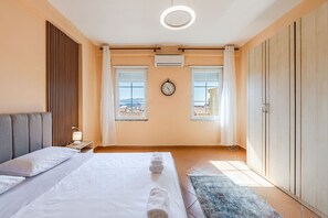 2 bedrooms, iron/ironing board, travel cot, WiFi