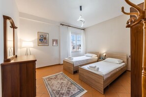 1 غرفة نوم ومكواة/لوح كي وسرير سفر وواي فاي