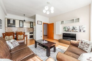 TV, stereo - Authentic Apartment in the Center of Shkodra by PikHost (Shkodër)
